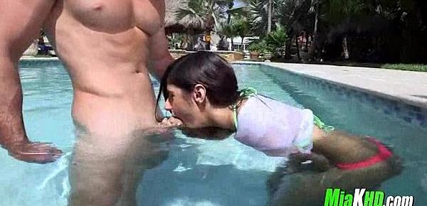  Mia Khalifa Sucking Dick in the Pool
